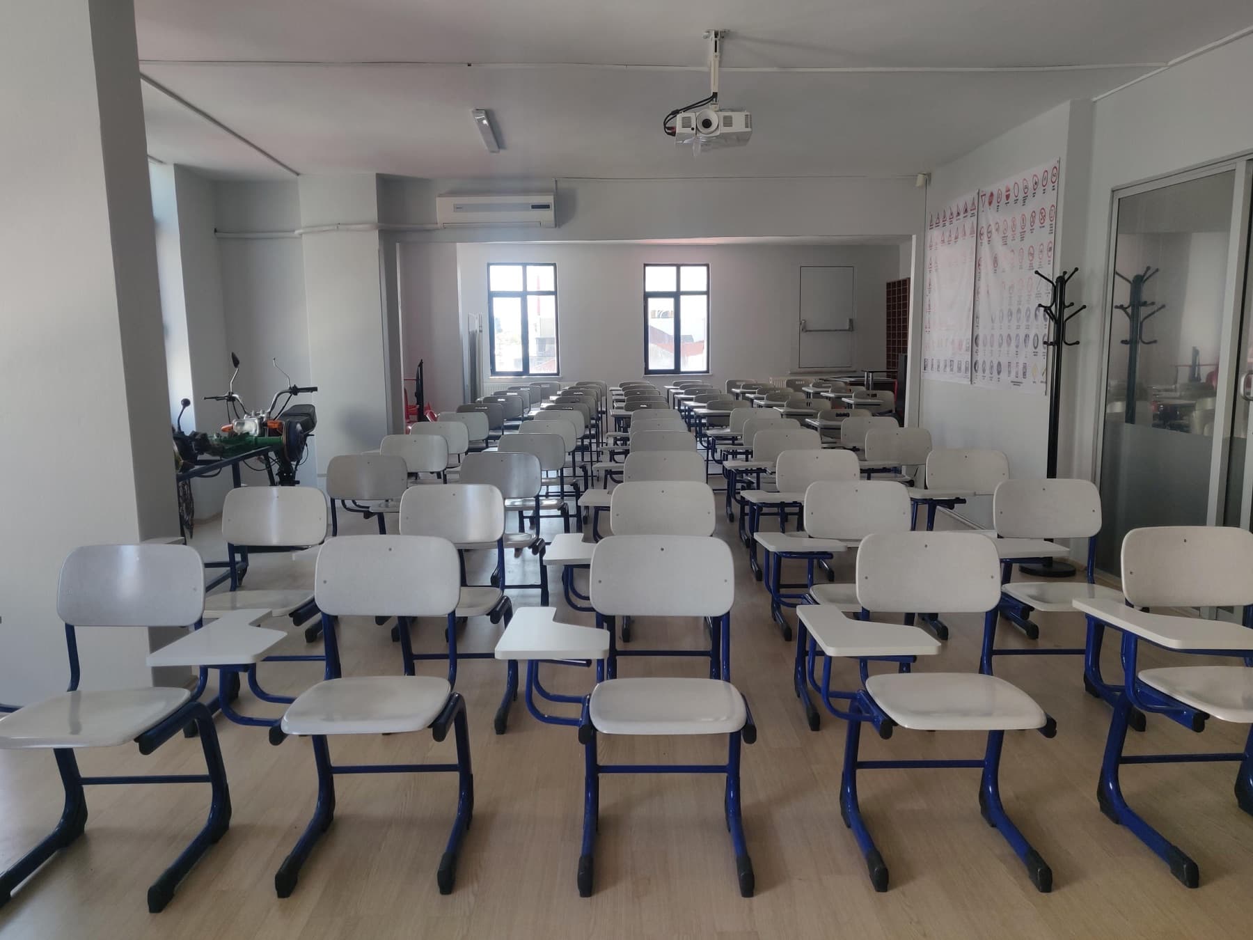 Boğaziçi Eğitim geniş dersliği